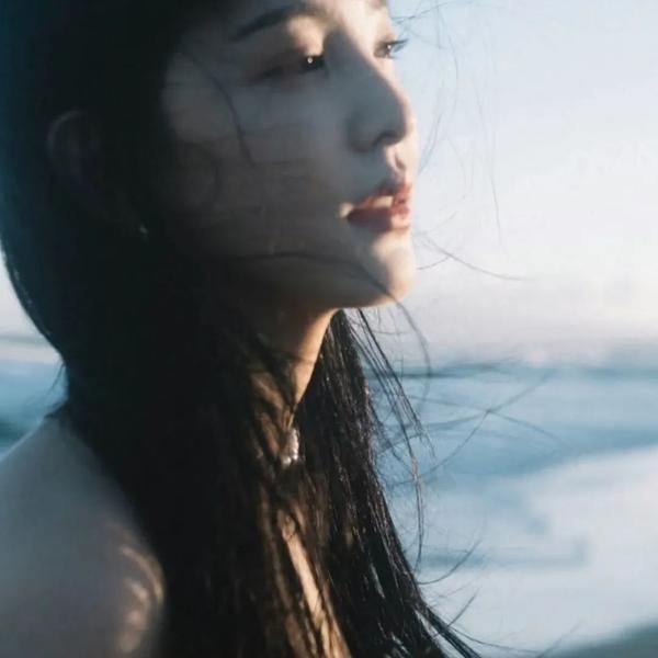 倒挂的爱丽丝